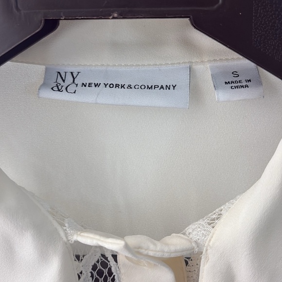 Elegant Cream Lace women  Shirt - Picture 4 of 5